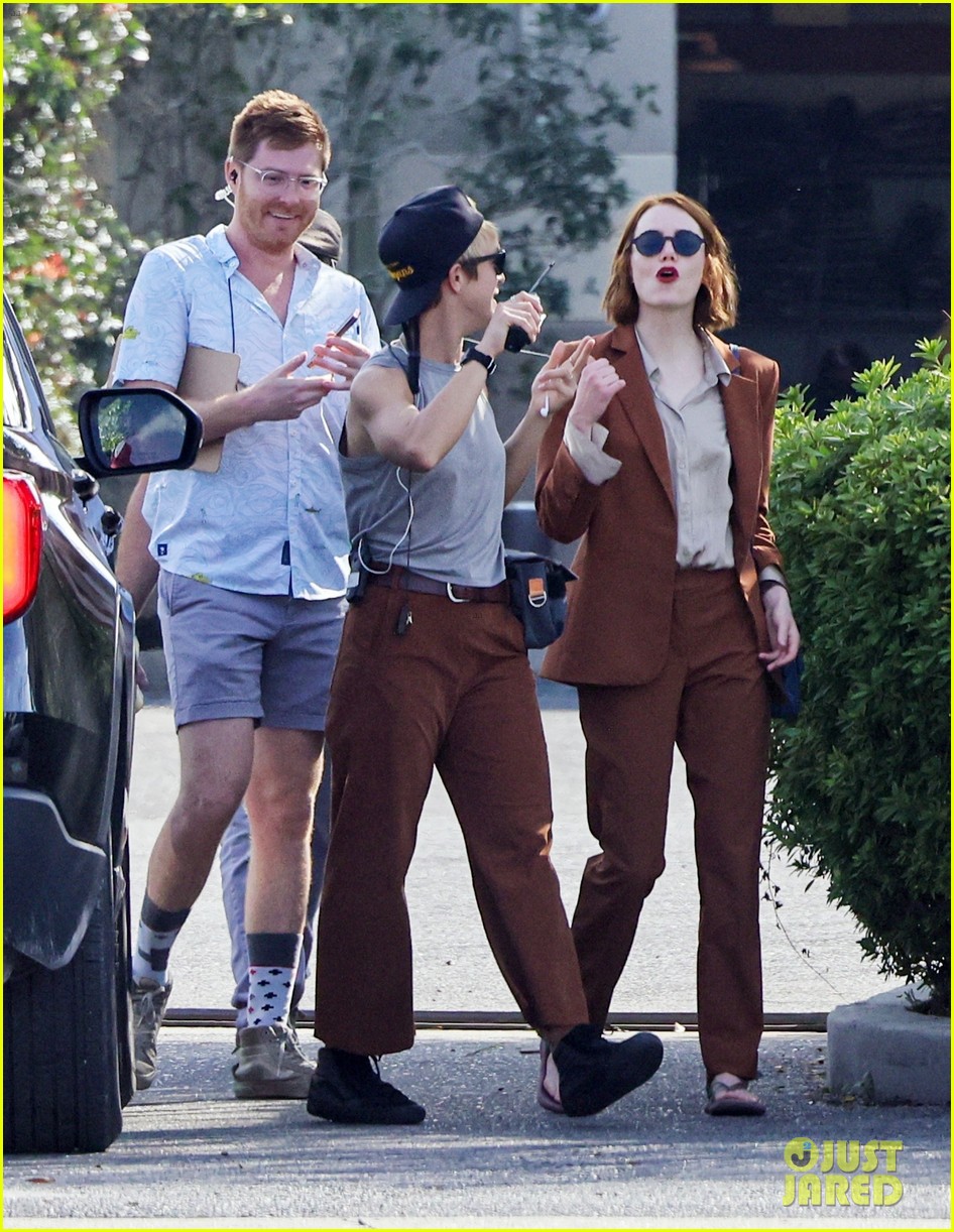 Emma Stone & Margaret Qualley: Debunking The Oscars 2023 Feud Rumors Emma Stone & Margaret Qualley: Debunking The Oscars 2023 Feud Rumors