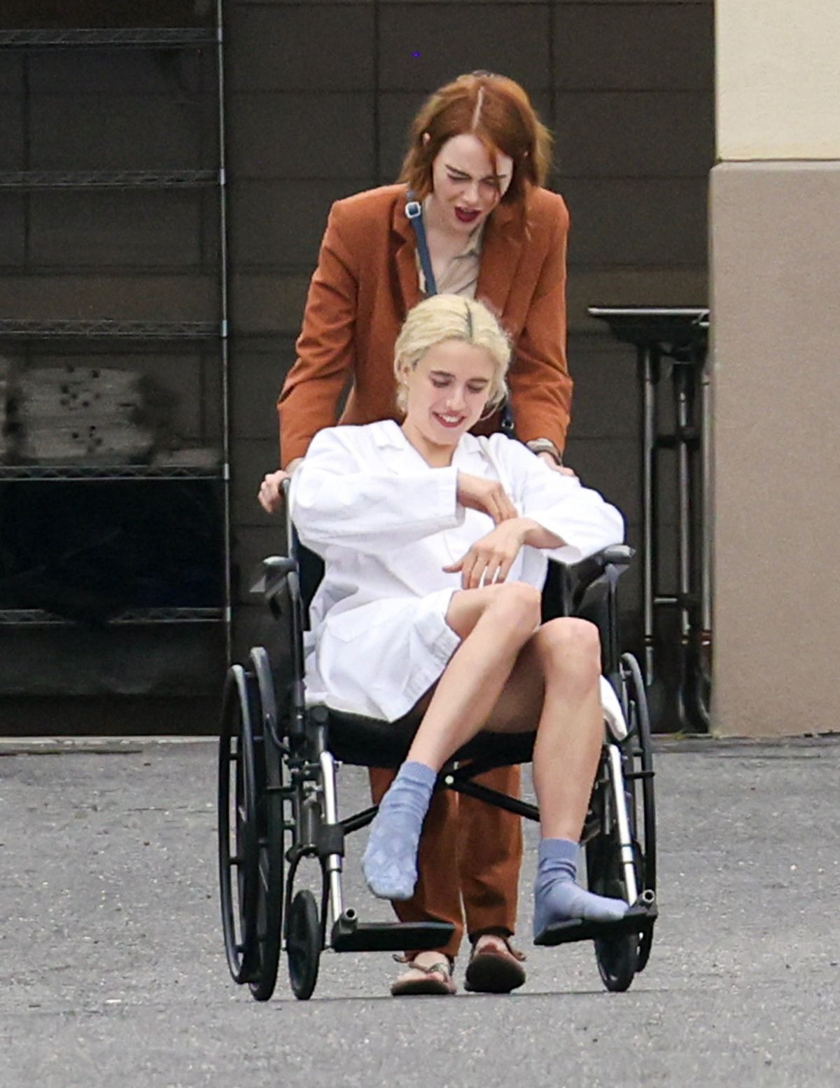 Emma Stone And Margaret Qualley: Oscars Feud Rumors Explained Emma Stone And Margaret Qualley: Oscars Feud Rumors Explained