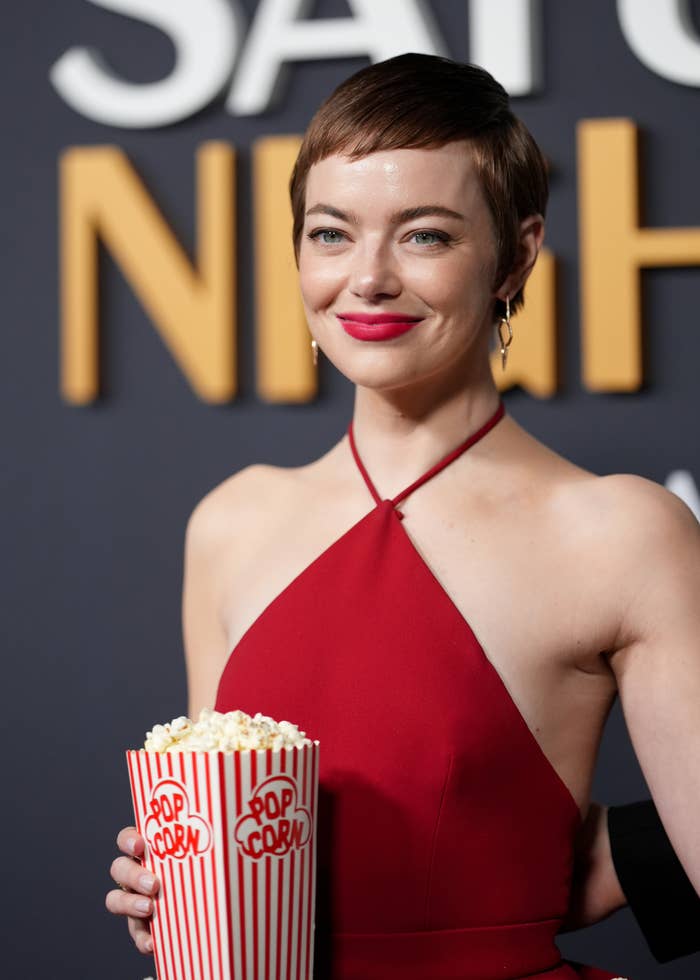 Emma Stone's Popcorn Dress: Viral Sensation From SNL's Golden Jubilee Emma Stone's Popcorn Dress: Viral Sensation From SNL's Golden Jubilee