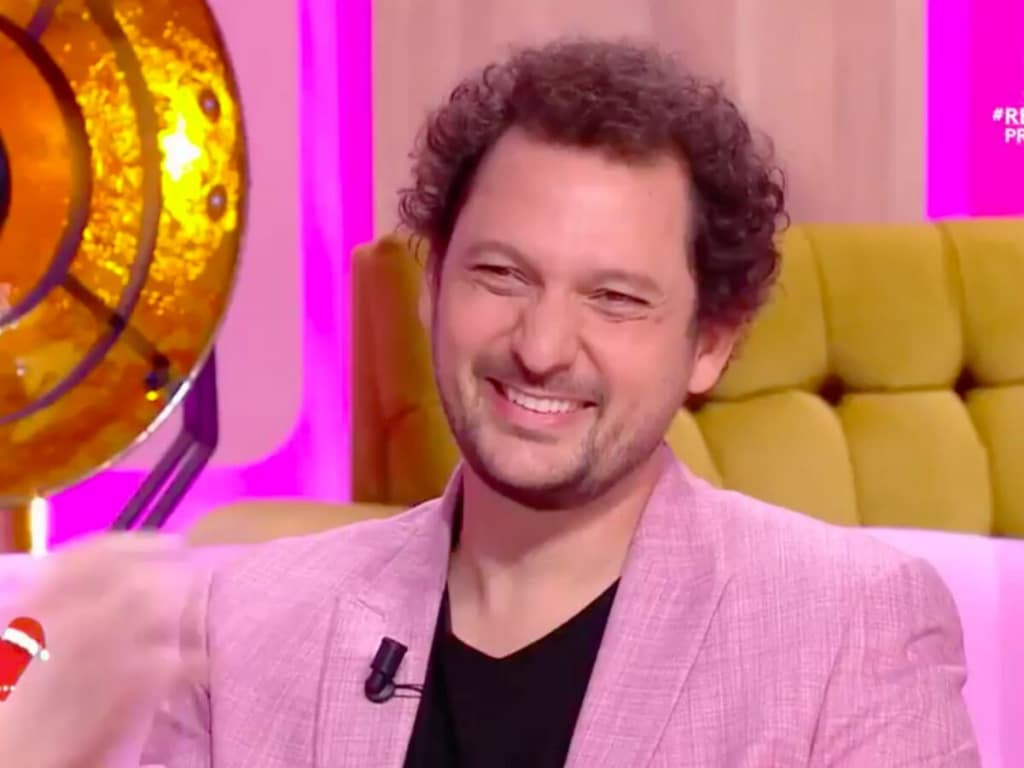 Éric Antoine Dévoile Sa Nouvelle Compagne Lors De La Première De Son Spectacle Éric Antoine Dévoile Sa Nouvelle Compagne Lors De La Première De Son Spectacle