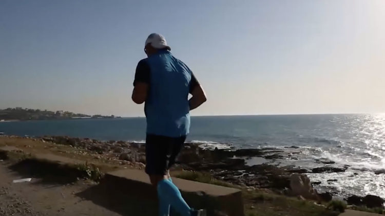 Fastest Crossing: Man Completes Record-Setting Australian Foot Race Fastest Crossing: Man Completes Record-Setting Australian Foot Race