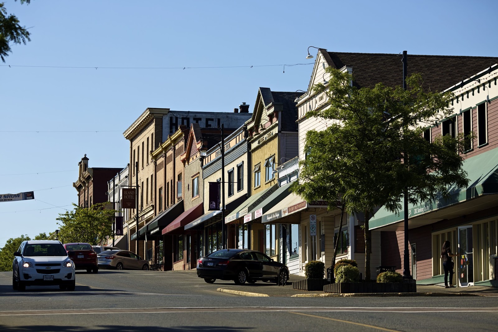 Filming Locations Of Resident Alien: A Look At The Fictional Patience, Colorado Filming Locations Of Resident Alien: A Look At The Fictional Patience, Colorado