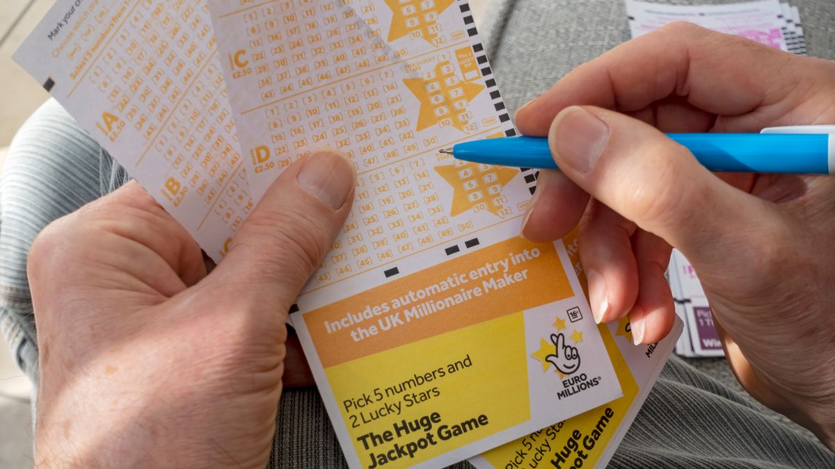 Five-Day Deadline To Claim £300,000 EuroMillions Lottery Win Five-Day Deadline To Claim £300,000 EuroMillions Lottery Win