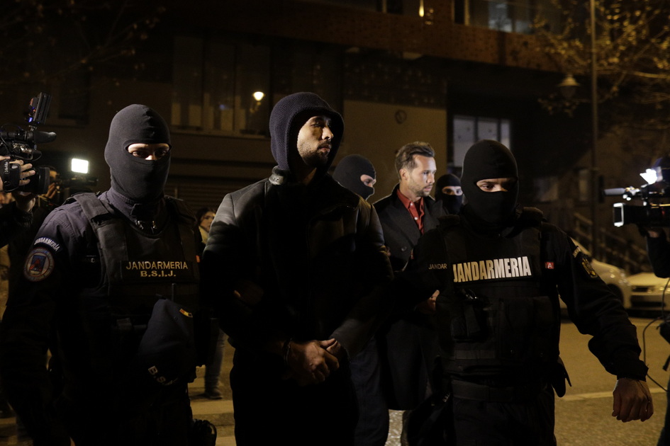 Frații Tate: Întoarcerea În România Și Întâmpinarea De Către Fani Frații Tate: Întoarcerea În România Și Întâmpinarea De Către Fani