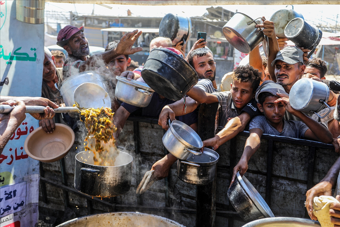 Gazze Şeridi'nde Yerinden Edilen Filistinlilerin Hayatta Kalma Mücadelesi Gazze Şeridi'nde Yerinden Edilen Filistinlilerin Hayatta Kalma Mücadelesi