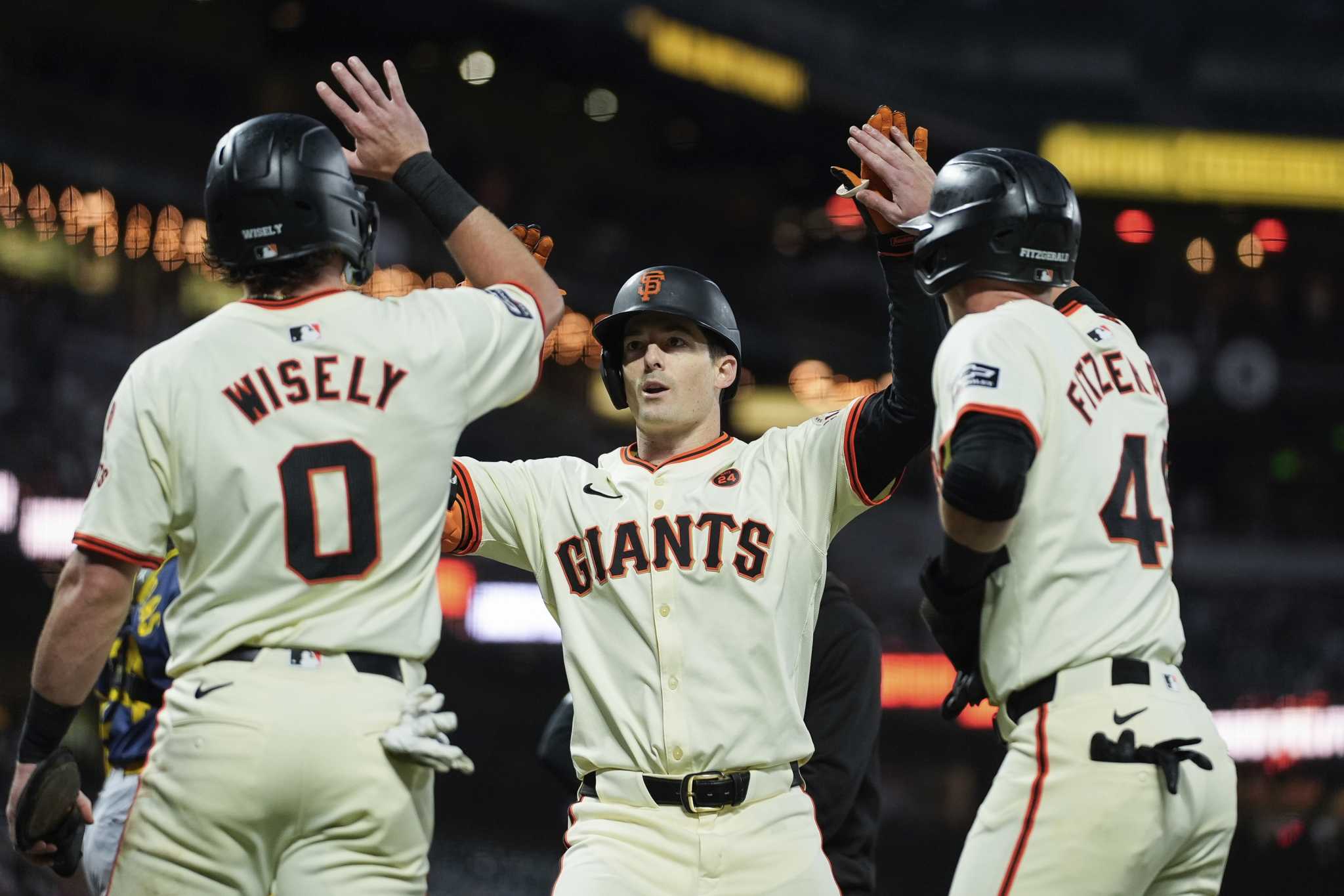 Giants' Flores And Lee Deliver Again In Victory Over Brewers Giants' Flores And Lee Deliver Again In Victory Over Brewers