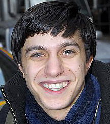 Gideon Glick's Breakout Role In Amazon Prime's Étoile Gideon Glick's Breakout Role In Amazon Prime's Étoile
