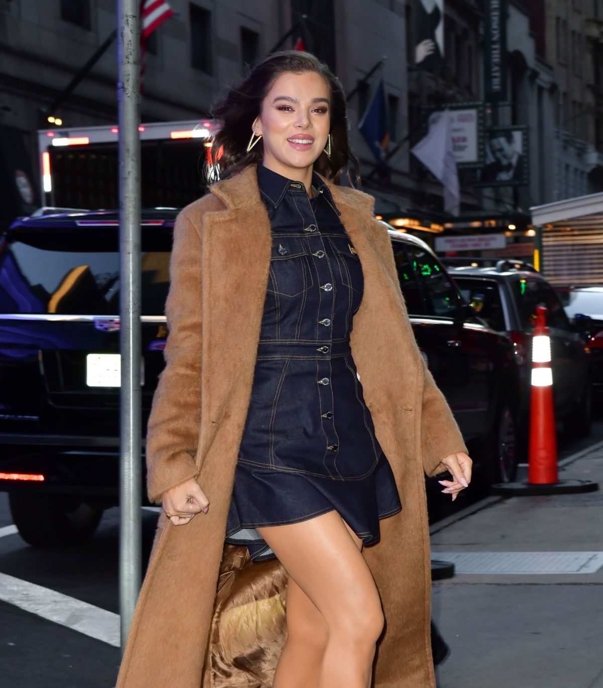 Good Morning America: Hailee Steinfeld's Stylish Appearance Good Morning America: Hailee Steinfeld's Stylish Appearance