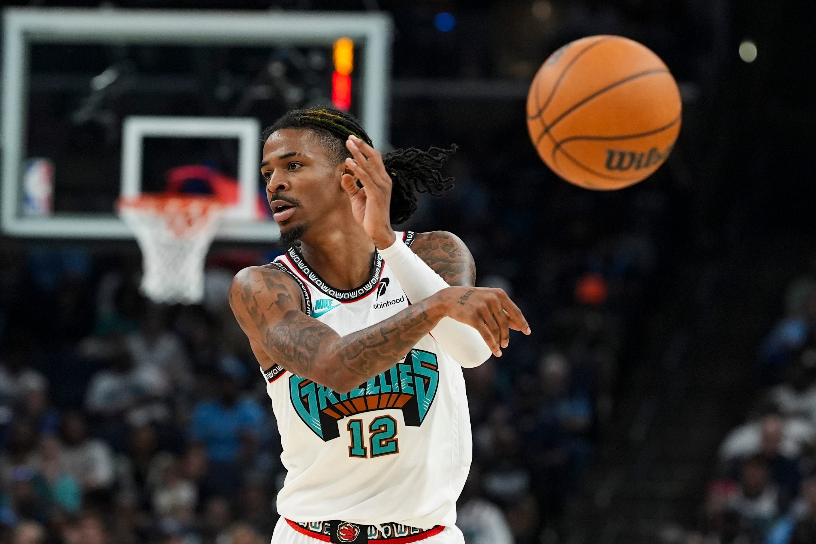 Grizzlies' Jaylen Wells Suffers Scary Fall, Needs Stretcher Grizzlies' Jaylen Wells Suffers Scary Fall, Needs Stretcher