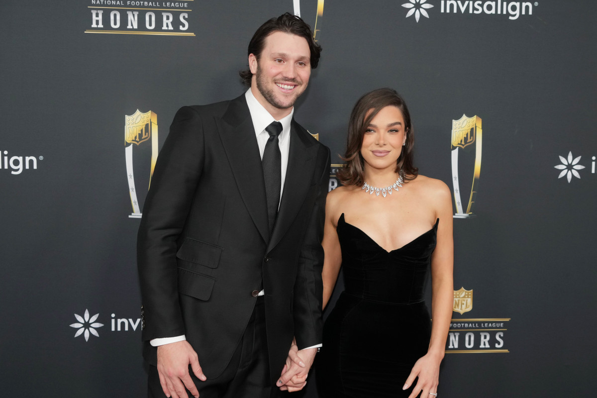 Hailee Steinfeld And Josh Allen: Wedding Plans On Hold, Proposal Details Revealed Hailee Steinfeld And Josh Allen: Wedding Plans On Hold, Proposal Details Revealed
