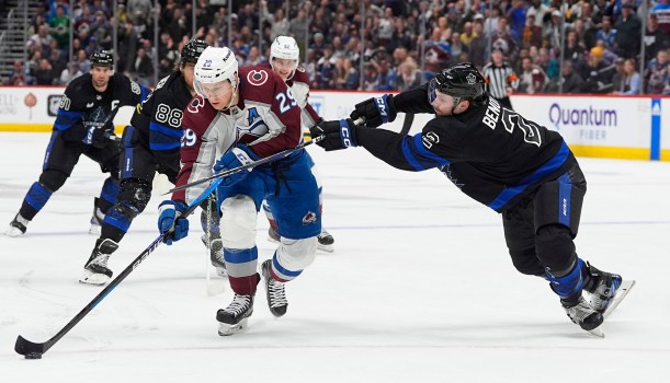 Hard-Fought 2-1 Win For Maple Leafs Against Avalanche Hard-Fought 2-1 Win For Maple Leafs Against Avalanche