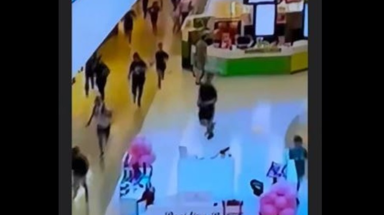 Hetimet Pas Sulmit Me Thikë Në Qendër Tregtare Në Çeki: Dy Të Vdekur Hetimet Pas Sulmit Me Thikë Në Qendër Tregtare Në Çeki: Dy Të Vdekur