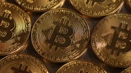 How A Crypto Bro Shorted $TRUMP Coin And Won A White House Dinner How A Crypto Bro Shorted $TRUMP Coin And Won A White House Dinner