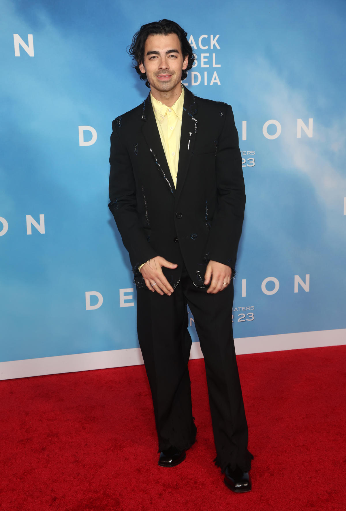 How Joe Jonas Responded To A Couple Arguing Over Him How Joe Jonas Responded To A Couple Arguing Over Him