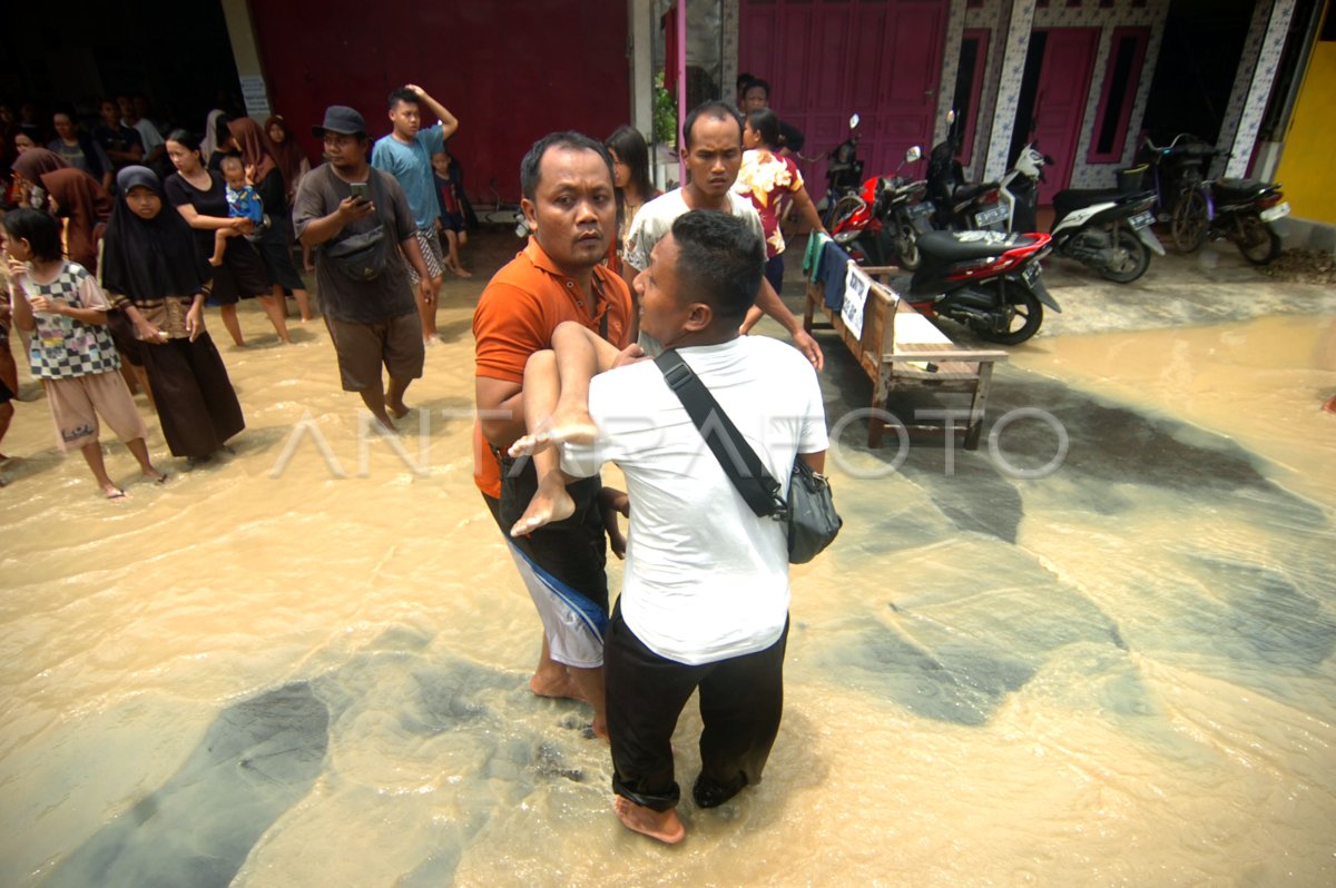 Hujan Deras Sebabkan Balita Tenggelam Di Drainase Batu Ampar Hujan Deras Sebabkan Balita Tenggelam Di Drainase Batu Ampar