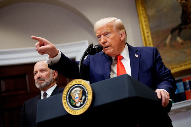 I Dazi Di Trump Del 20% Sull'UE: Conseguenze Per Il Settore Moda I Dazi Di Trump Del 20% Sull'UE: Conseguenze Per Il Settore Moda
