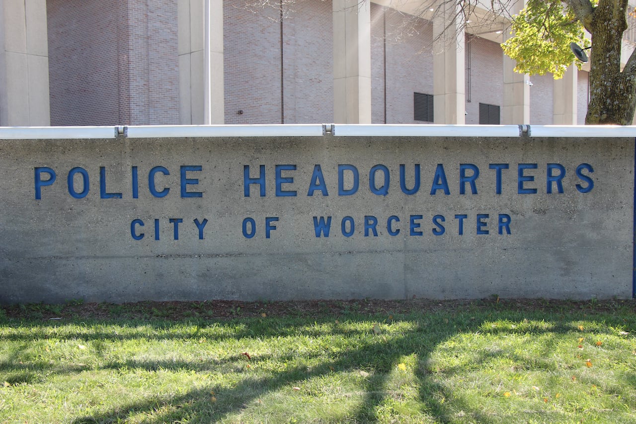 ICE Raid In Worcester Sparks Public Outrage And Confrontation ICE Raid In Worcester Sparks Public Outrage And Confrontation