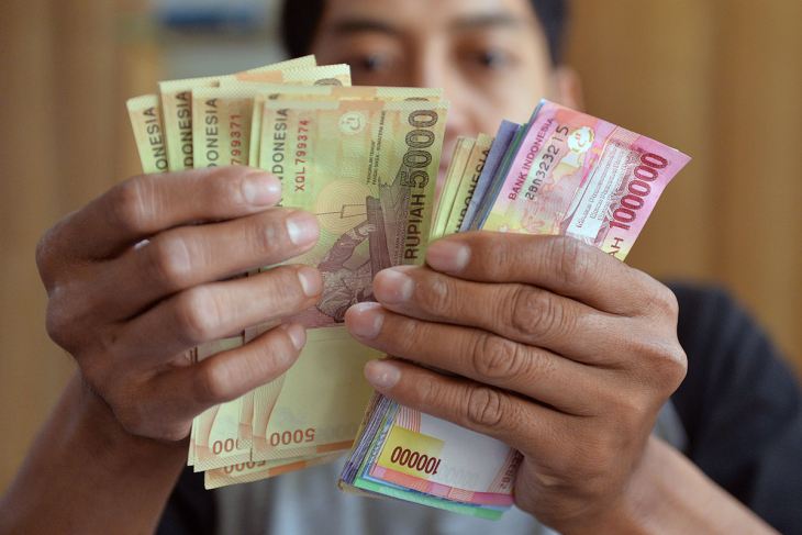 Indonesia's Foreign Exchange Reserves Plunge: Rupiah Weakness Takes Toll Indonesia's Foreign Exchange Reserves Plunge: Rupiah Weakness Takes Toll