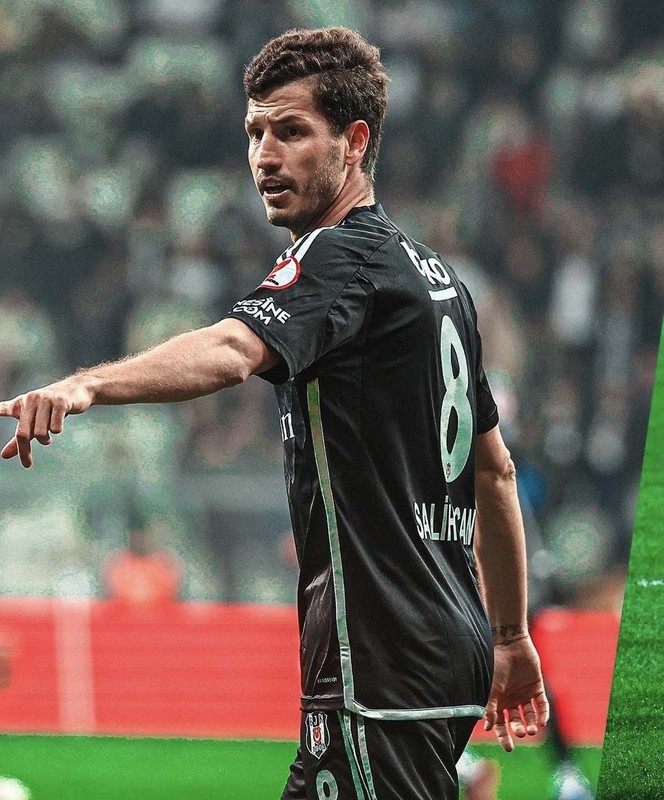 İngilizler Osimhen'i Hala İstiyor: 45 Milyon Euroluk Yıldız İçin Yeni Teklifler