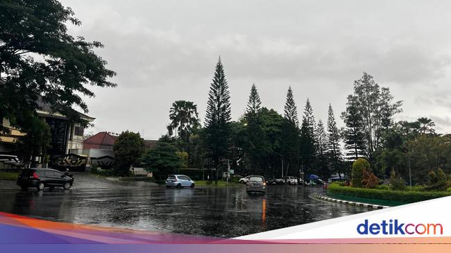 Jawa Timur: Prediksi Cuaca Lengkap 6 Mei 2024 - Hujan Pagi & Malam Jawa Timur: Prediksi Cuaca Lengkap 6 Mei 2024 - Hujan Pagi & Malam