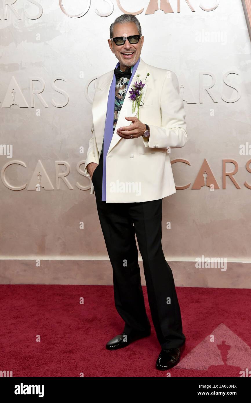 Jeff Goldblum's Oscars Photo Check Goes Viral: Internet Reacts Jeff Goldblum's Oscars Photo Check Goes Viral: Internet Reacts