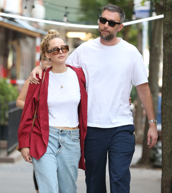 Jennifer Lawrence's Husband Cooke Maroney: Couple's Appearance Amidst Baby News Jennifer Lawrence's Husband Cooke Maroney: Couple's Appearance Amidst Baby News
