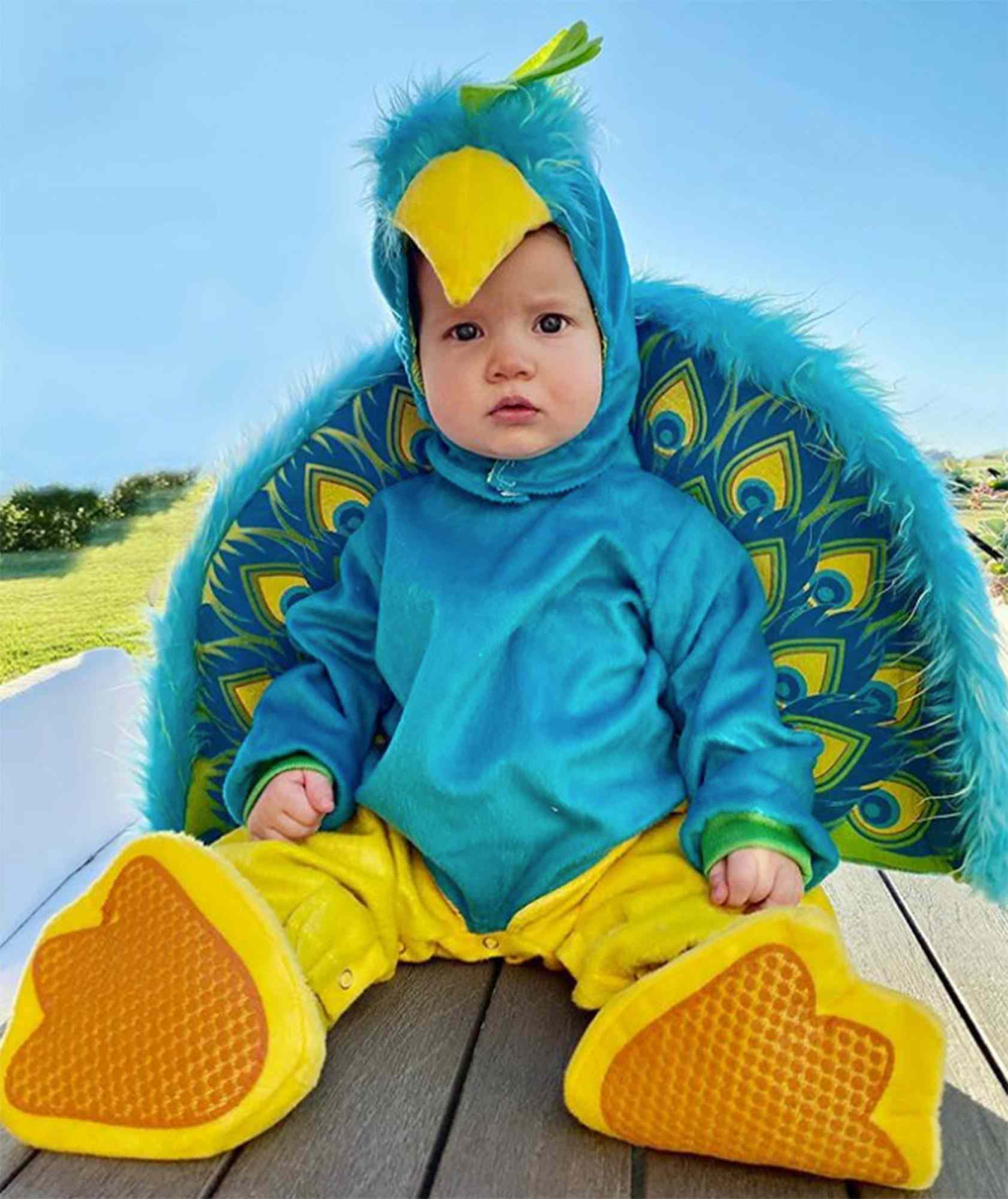 Jessica Simpson And Birdie: Adorable Twins In Yellow Swimsuits Jessica Simpson And Birdie: Adorable Twins In Yellow Swimsuits