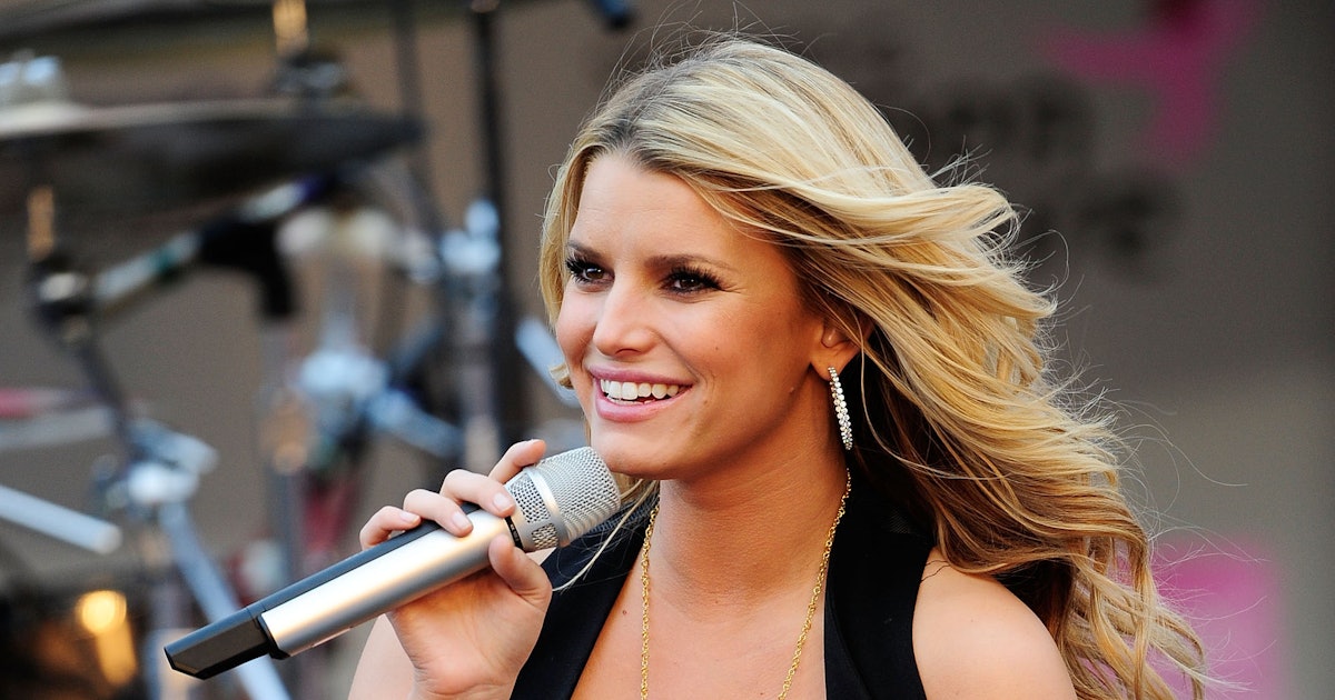 Jessica Simpson's Comeback Performance: A Look At Her 15-Year Absence And Return Jessica Simpson's Comeback Performance: A Look At Her 15-Year Absence And Return