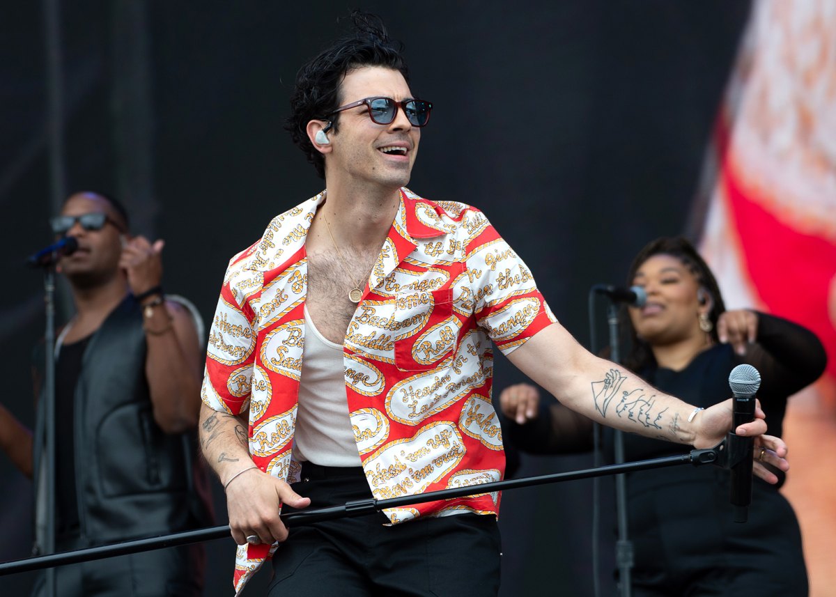Joe Jonas Addresses Fan Dispute Over Him Joe Jonas Addresses Fan Dispute Over Him