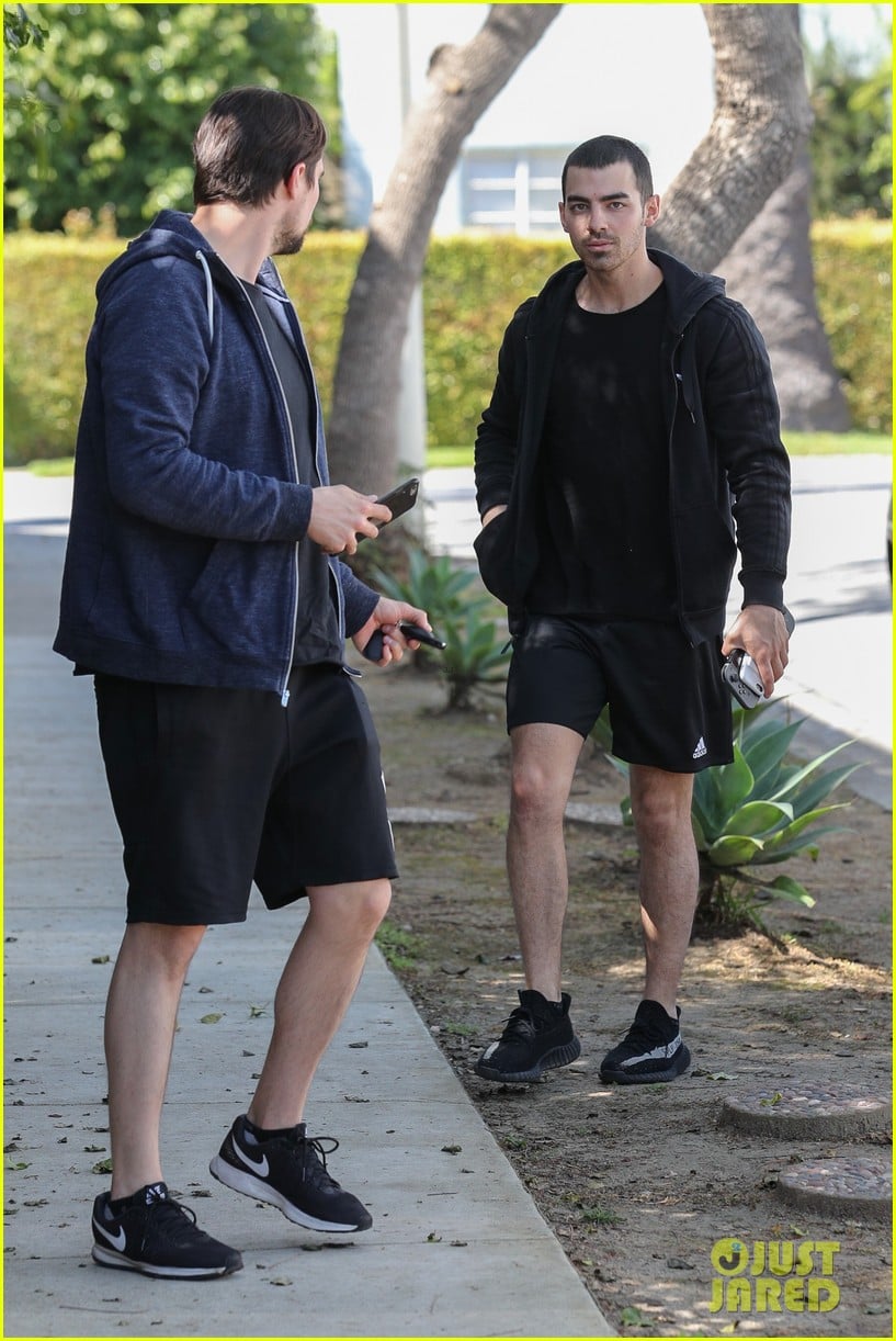 Joe Jonas Responds To Couple's Argument About Him Joe Jonas Responds To Couple's Argument About Him