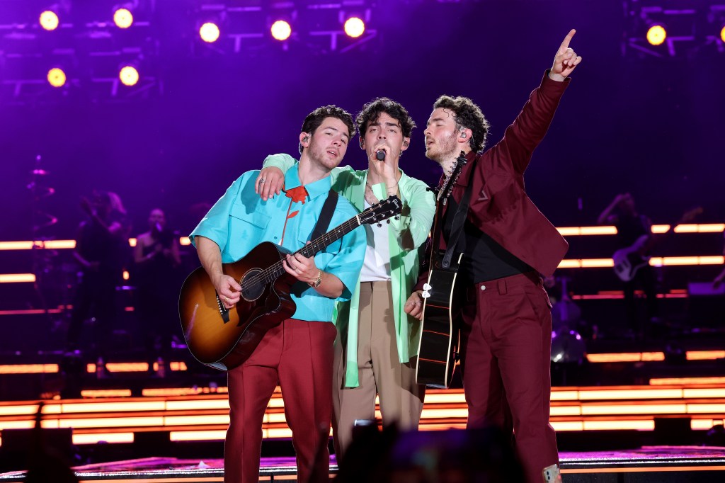 Joe Jonas Stuns Fort Worth Stockyards With Impromptu Concert Joe Jonas Stuns Fort Worth Stockyards With Impromptu Concert