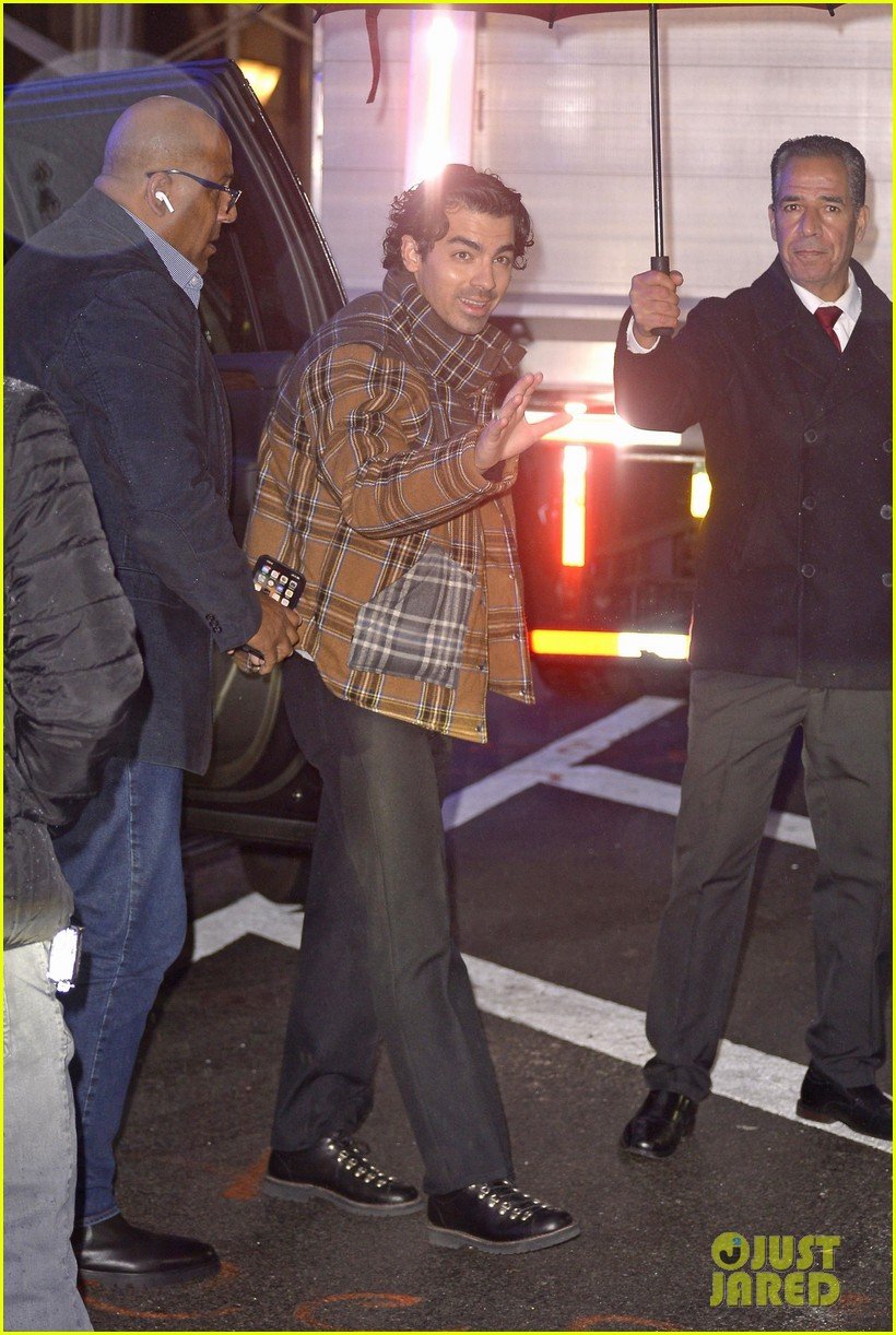 Joe Jonas: The Unexpected Mediator In A Couple's Dispute Joe Jonas: The Unexpected Mediator In A Couple's Dispute