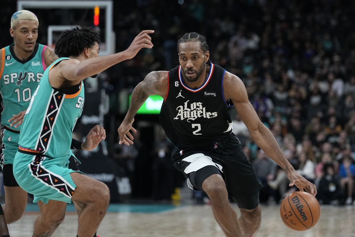 Kawhi Leonard's Clippers Secure Win Against Cavaliers