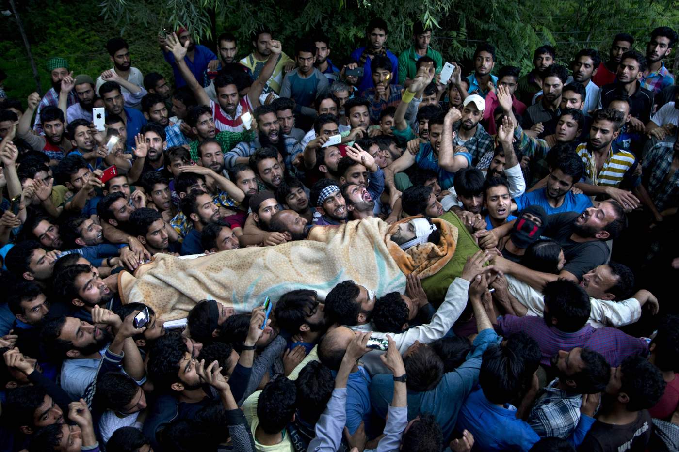 کشمیر کے مسئلے پر برطانوی وزیر اعظم کو تحریری درخواست کشمیر کے مسئلے پر برطانوی وزیر اعظم کو تحریری درخواست