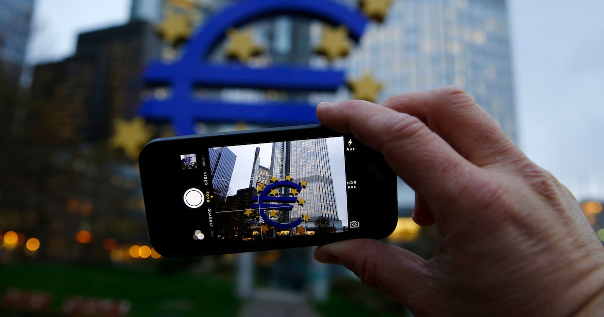 L'euro Tient Bon Malgré Les Pressions Économiques L'euro Tient Bon Malgré Les Pressions Économiques