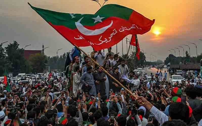 لاہور میں پی ایس ایل ٹرافی کا شاندار استقبال لاہور میں پی ایس ایل ٹرافی کا شاندار استقبال