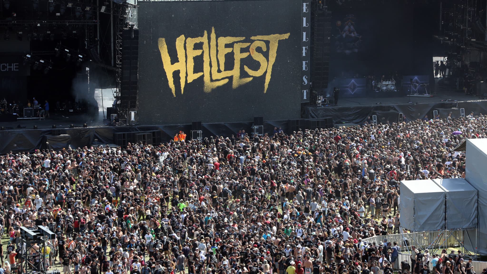 Le Hellfest Et Les Novelistes : Un Aperçu À L'Espace Julien Le Hellfest Et Les Novelistes : Un Aperçu À L'Espace Julien