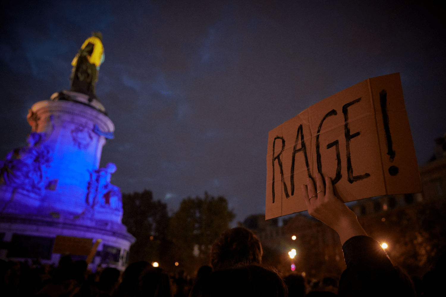 Le Pen Targets Political Opponents, Claims Witch Hunt At Paris Gathering Le Pen Targets Political Opponents, Claims Witch Hunt At Paris Gathering