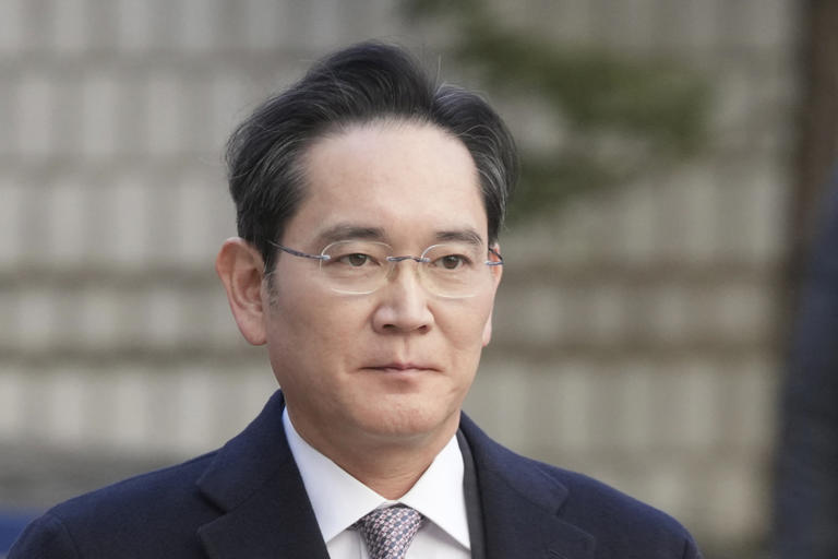 Lee's Acquittal Overturned: South Korean Supreme Court Ruling Impacts Presidential Hopes Lee's Acquittal Overturned: South Korean Supreme Court Ruling Impacts Presidential Hopes