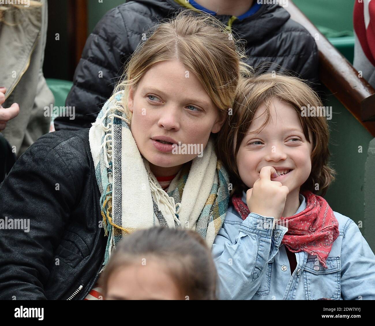 Les Défis Parentaux De Mélanie Thierry Et Raphaël : Un Écart D'âge Conséquent Entre Leurs Enfants Les Défis Parentaux De Mélanie Thierry Et Raphaël : Un Écart D'âge Conséquent Entre Leurs Enfants