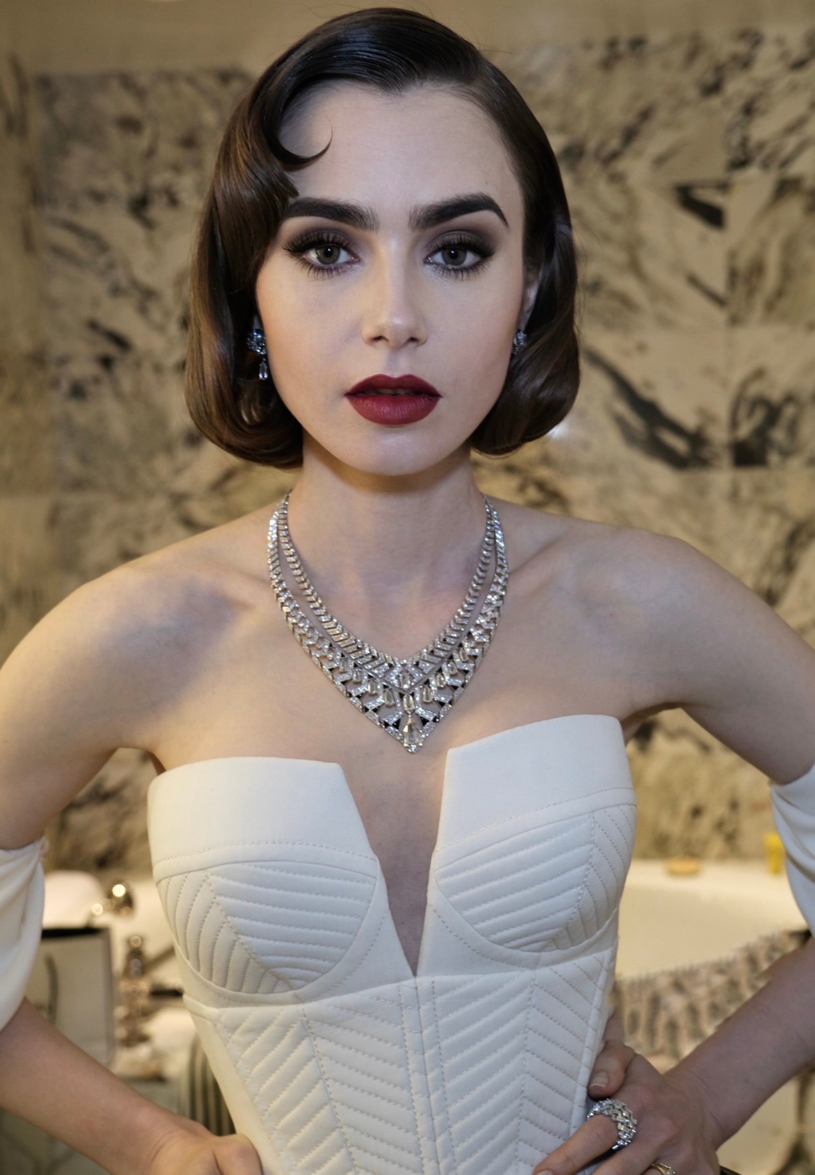Lily Collins' Chic Bob: Hair, Brows, And Nude Lip Look Lily Collins' Chic Bob: Hair, Brows, And Nude Lip Look