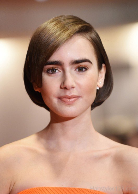 Lily Collins' Chic Bob Haircut, Bushy Brows, And Nude Lip Combo Lily Collins' Chic Bob Haircut, Bushy Brows, And Nude Lip Combo