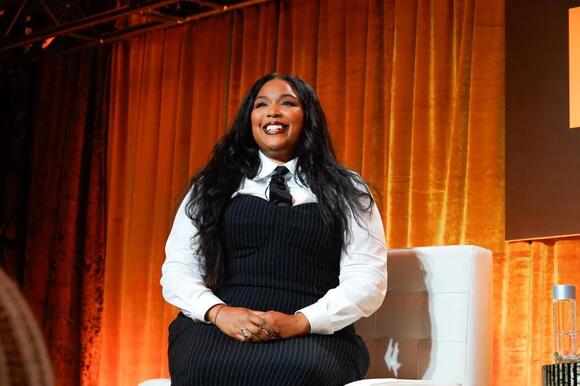 Lizzo Shows Off Slimmer Figure After Reaching Weight Loss Goal Lizzo Shows Off Slimmer Figure After Reaching Weight Loss Goal