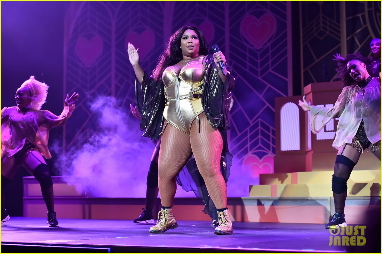 Lizzo's Body Confidence On Full Display At LA Concert Lizzo's Body Confidence On Full Display At LA Concert