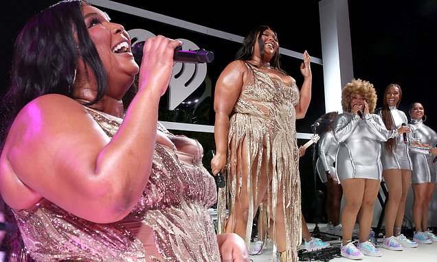 Lizzo's Cinched Waist And Dangerous Curves Dazzle LA Audience Lizzo's Cinched Waist And Dangerous Curves Dazzle LA Audience