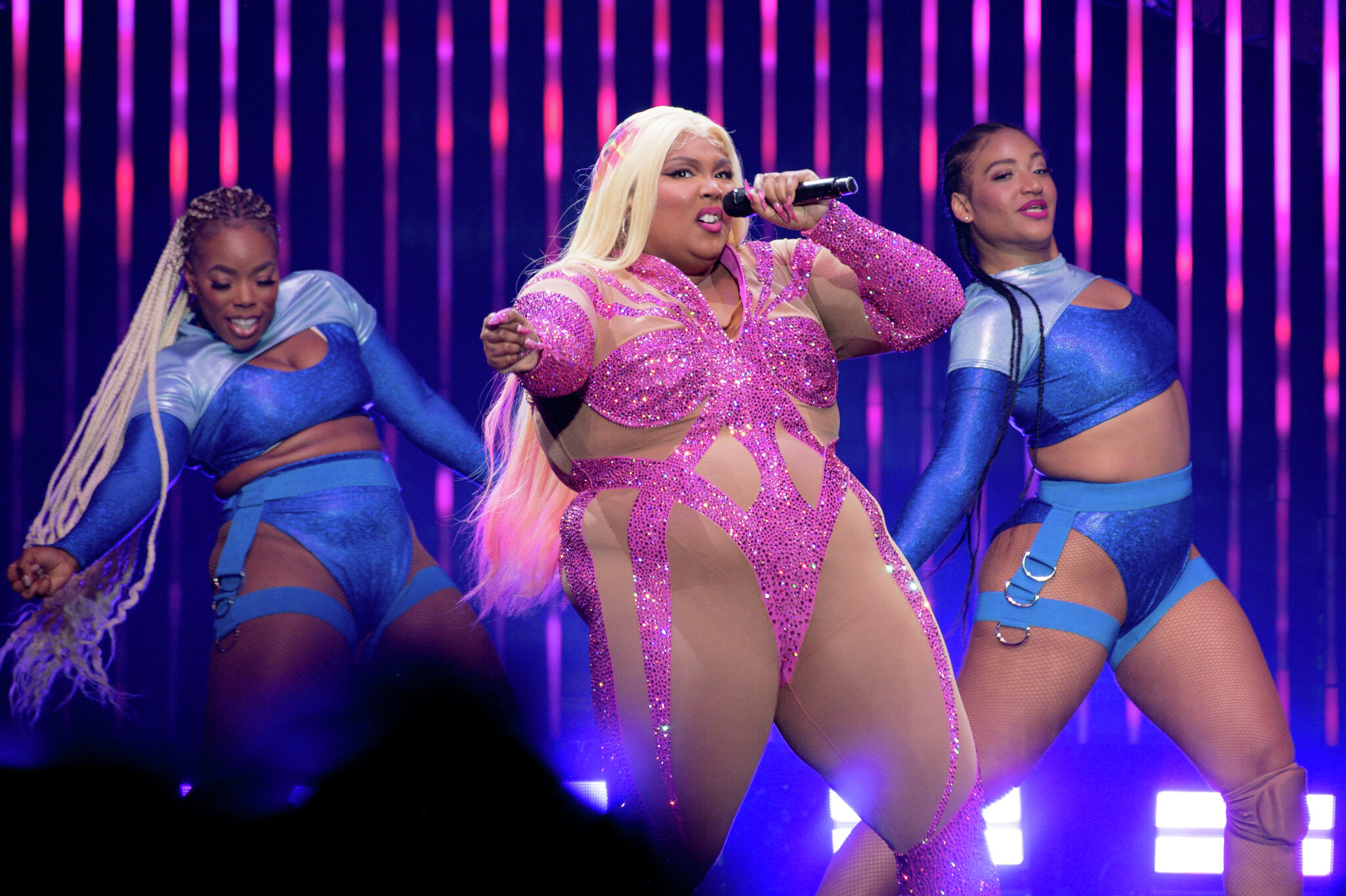 Lizzo's Killer Curves Take Center Stage At Los Angeles Concert Lizzo's Killer Curves Take Center Stage At Los Angeles Concert
