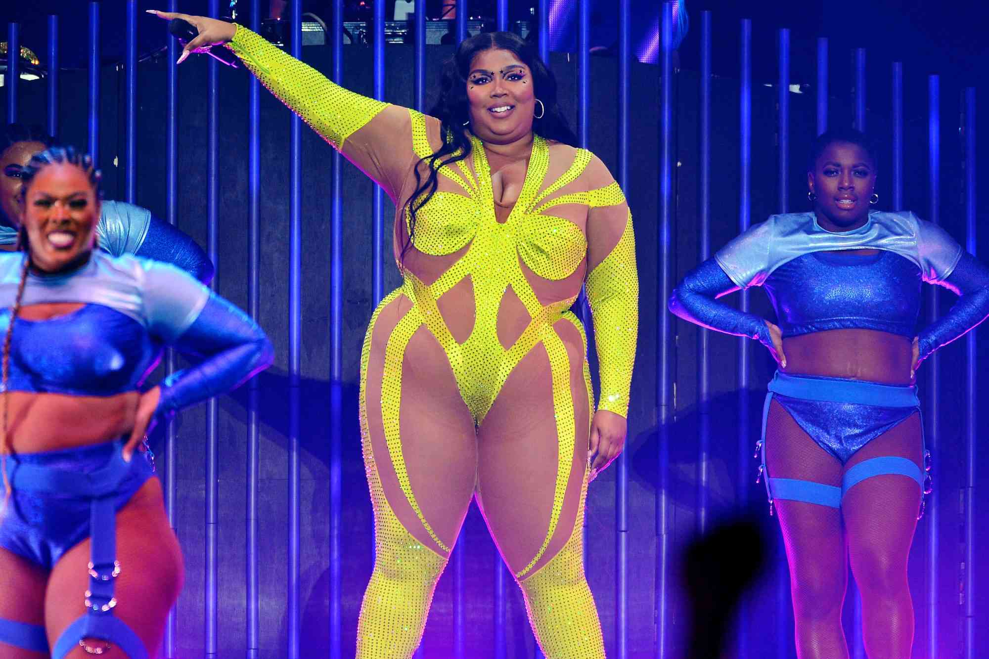 Lizzo's Trainer Defends Her Fitness Approach Lizzo's Trainer Defends Her Fitness Approach