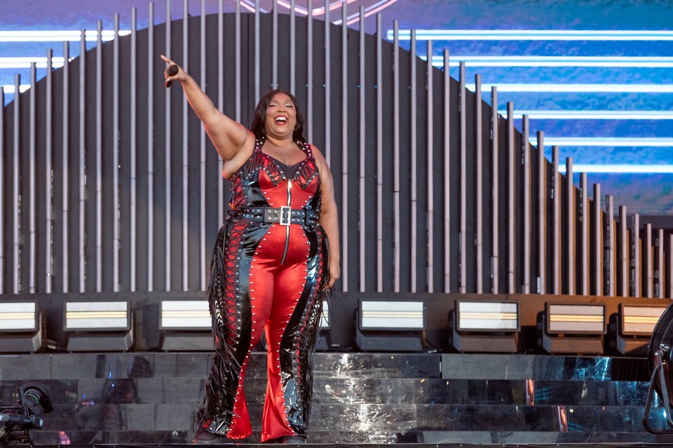Lizzo's Weight Loss Journey: Diet, Exercise, And Body Positivity Lizzo's Weight Loss Journey: Diet, Exercise, And Body Positivity