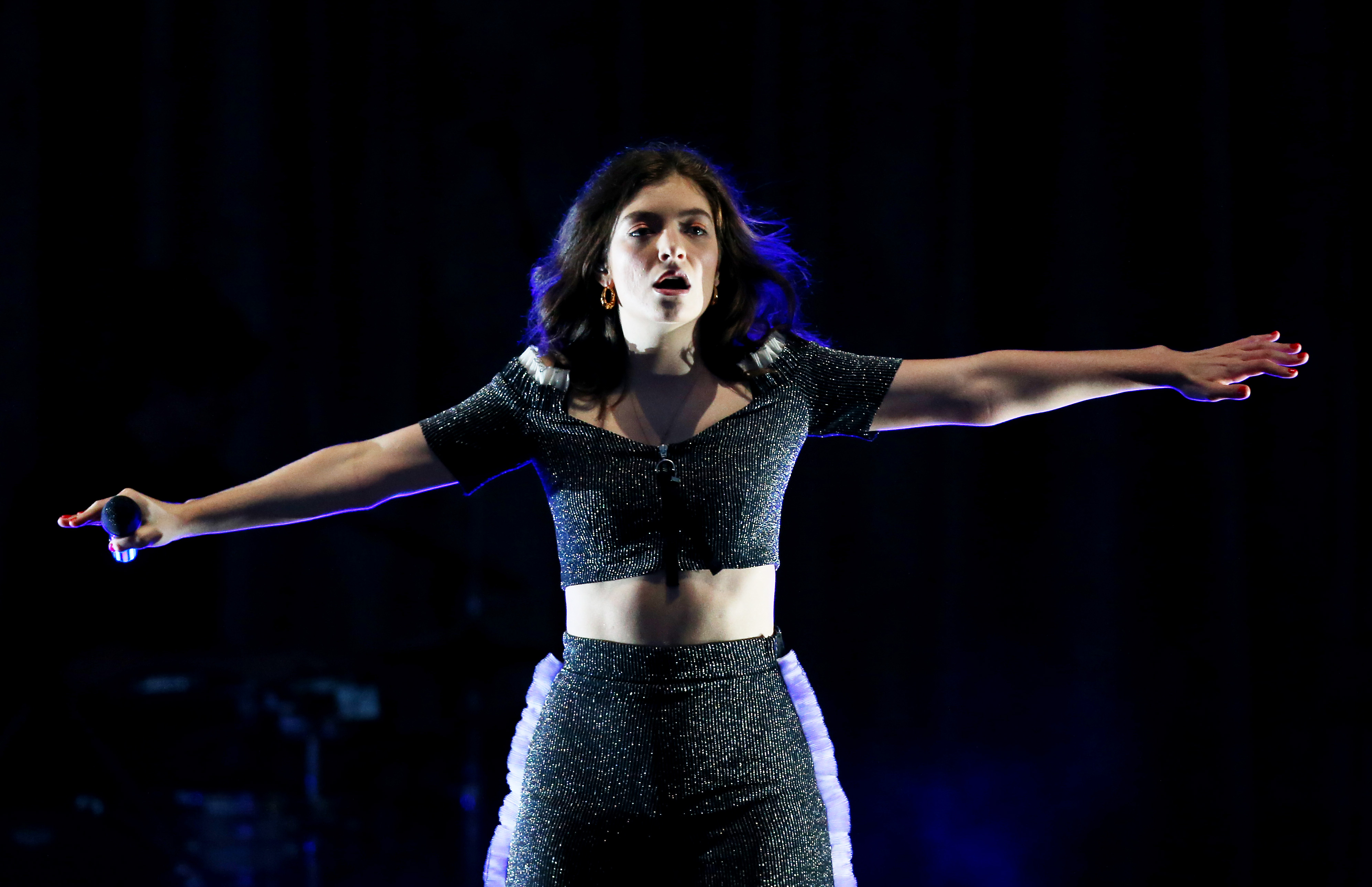 Lorde Stuns Fans At Unexpected Club Appearance Lorde Stuns Fans At Unexpected Club Appearance
