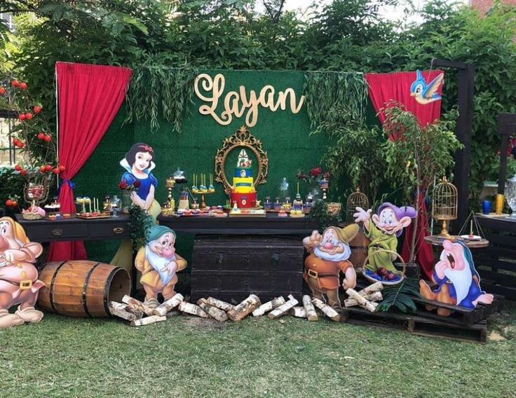 Low Turnout At Snow White Themed Birthday Party In Spain Low Turnout At Snow White Themed Birthday Party In Spain